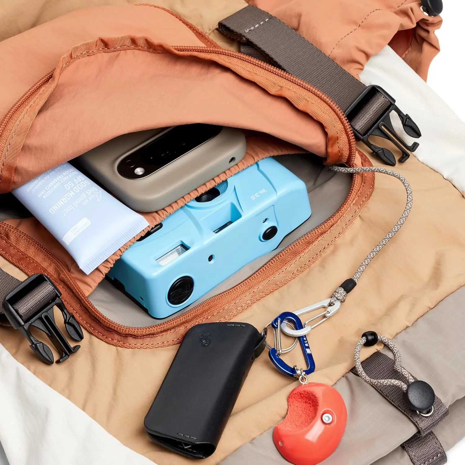 Bellroy Cinch Backpack (lightweight 20 liter backpack with external organization and adjustable shoulder straps) - SandDune
