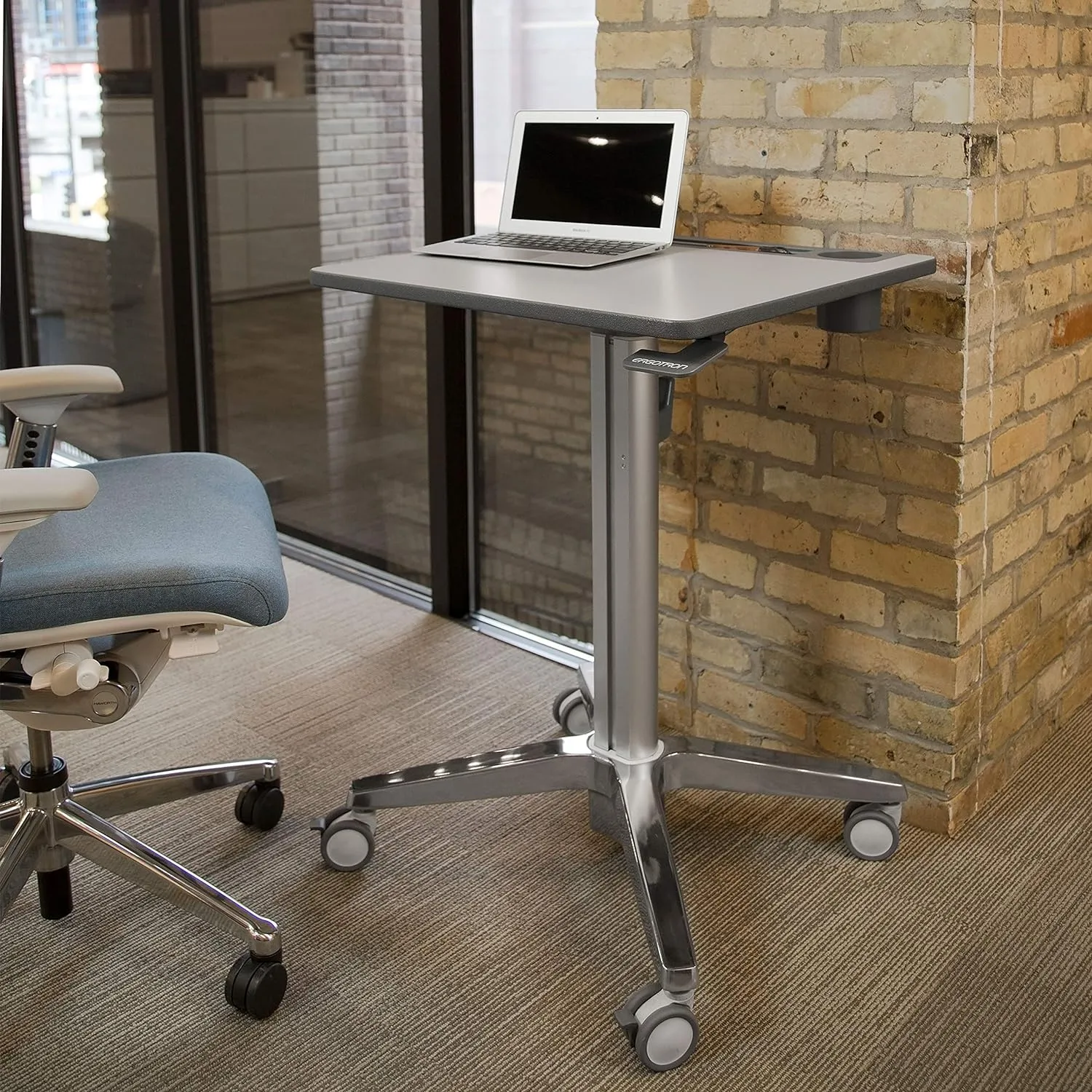 Ergotron – LearnFit Mobile Standing Desk, Adjustable Height Small Rolling Laptop Computer Sit Stand Desk with Wheels for Classroom, Office, Medical or Home Use – Adjusts from 29 to 45 Inches – Grey