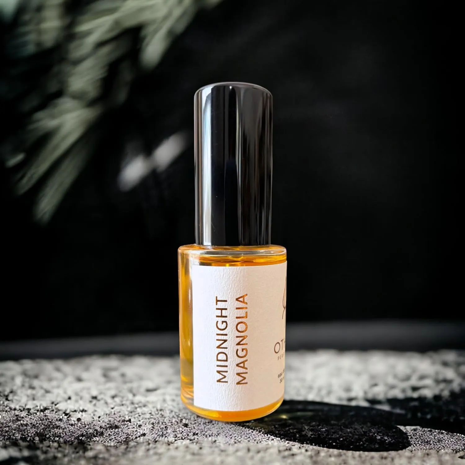 Midnight Magnolia Natural Perfume – Elemi, Lemon, Yuzu, Magnolia Absolute, Rose, Hinoki, Cedarwood, Vetiver, Sandalwood - Ode to the South Collection - Eau de Parfum (30 ml)