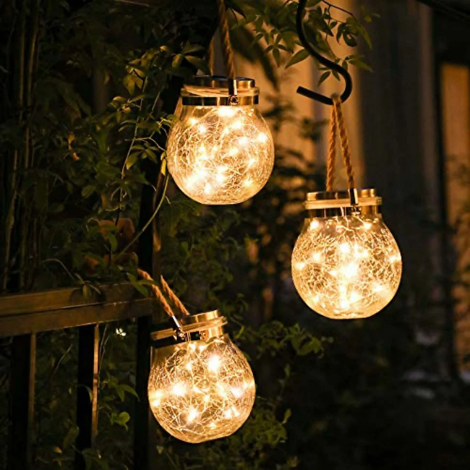 Solar Glass Light – Enchanting Outdoor LED Lantern with Crackled Glass Design