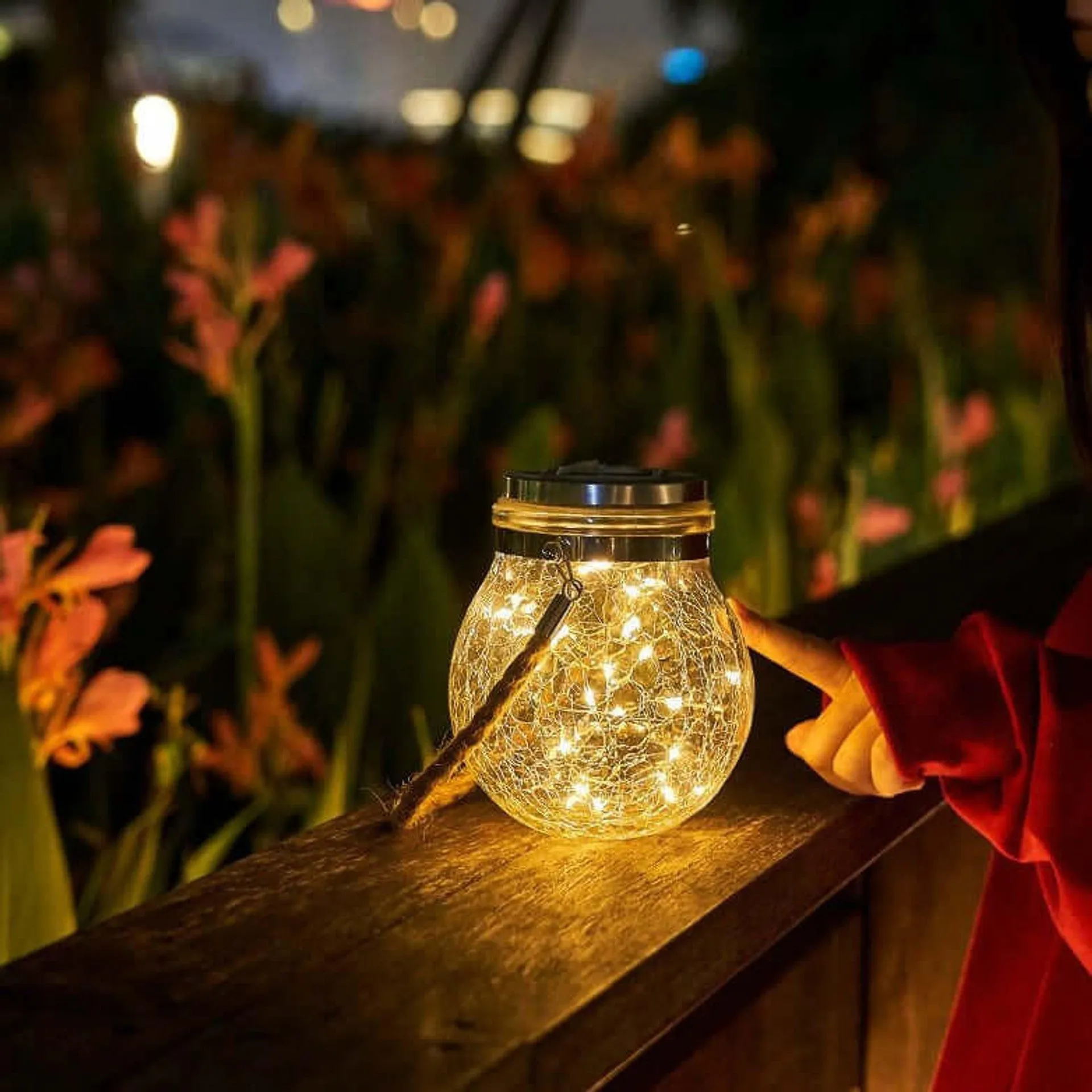 Solar Glass Light – Enchanting Outdoor LED Lantern with Crackled Glass Design