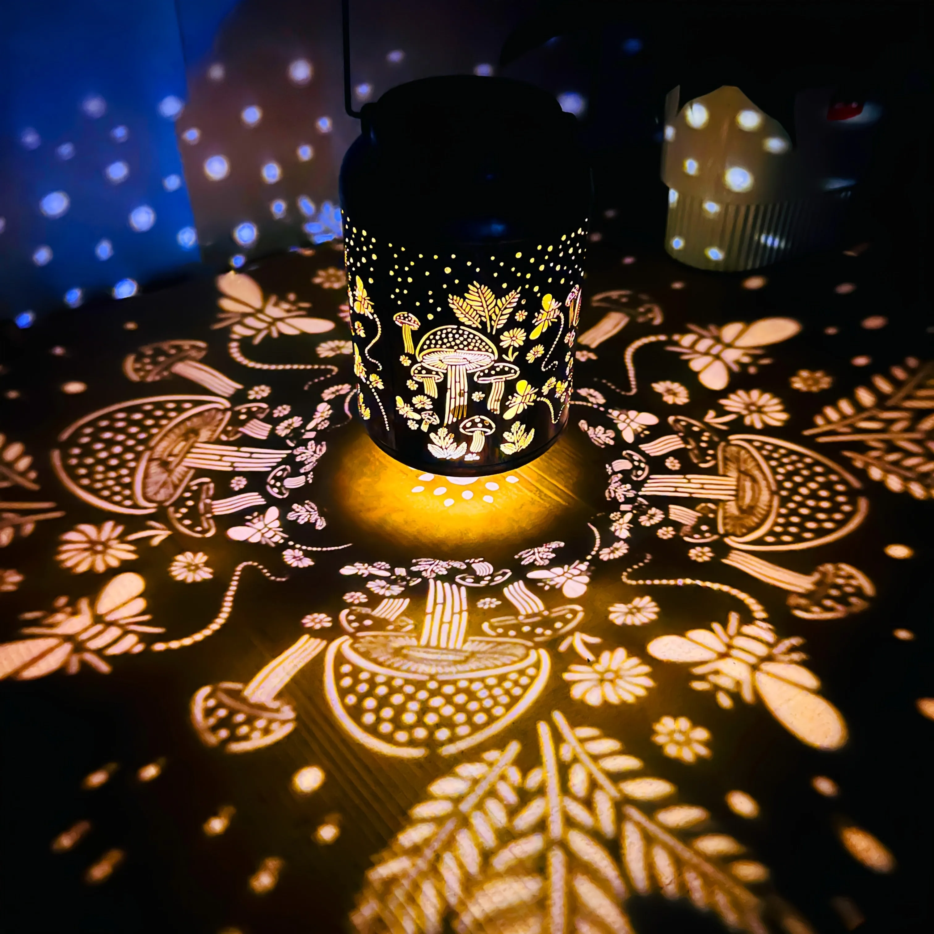 Solar-Powered Mushroom Lantern – Enchanting Outdoor Glow