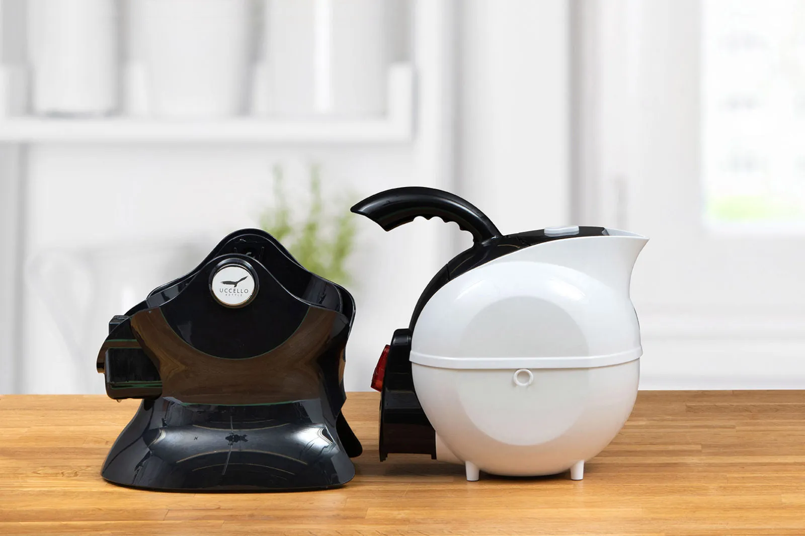 Uccello Kettle – Effortless Pouring. Ergonomic Disability Tipping Aid