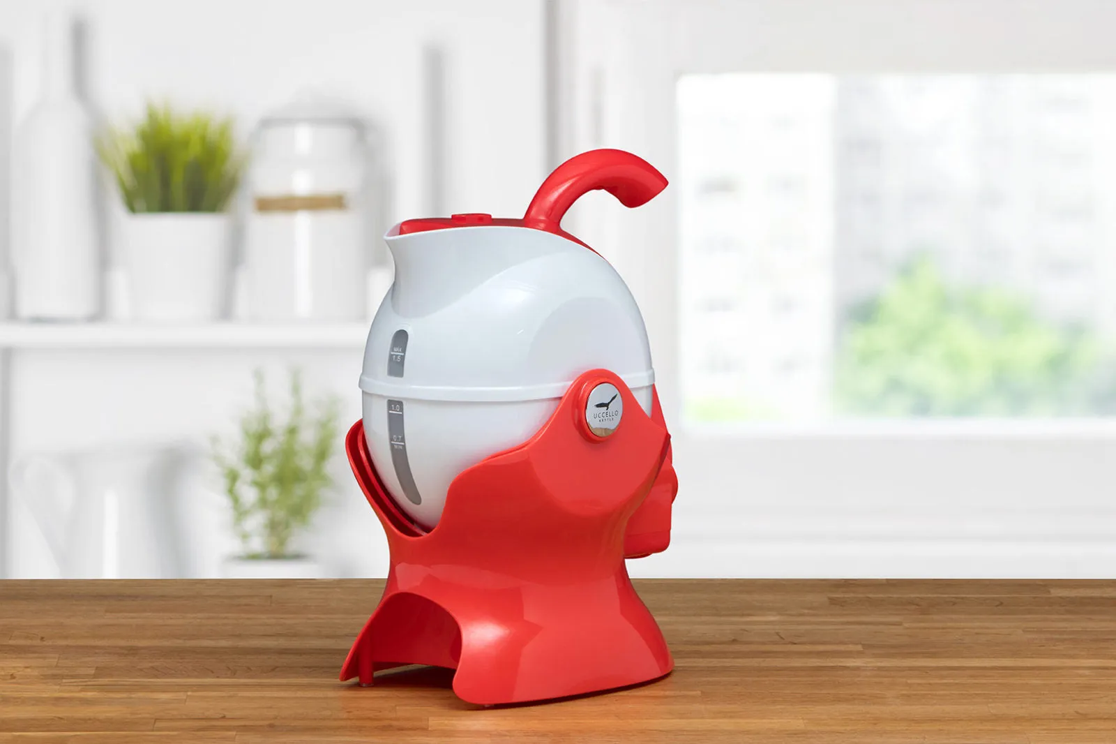 Uccello Kettle – Effortless Pouring. Ergonomic Disability Tipping Aid