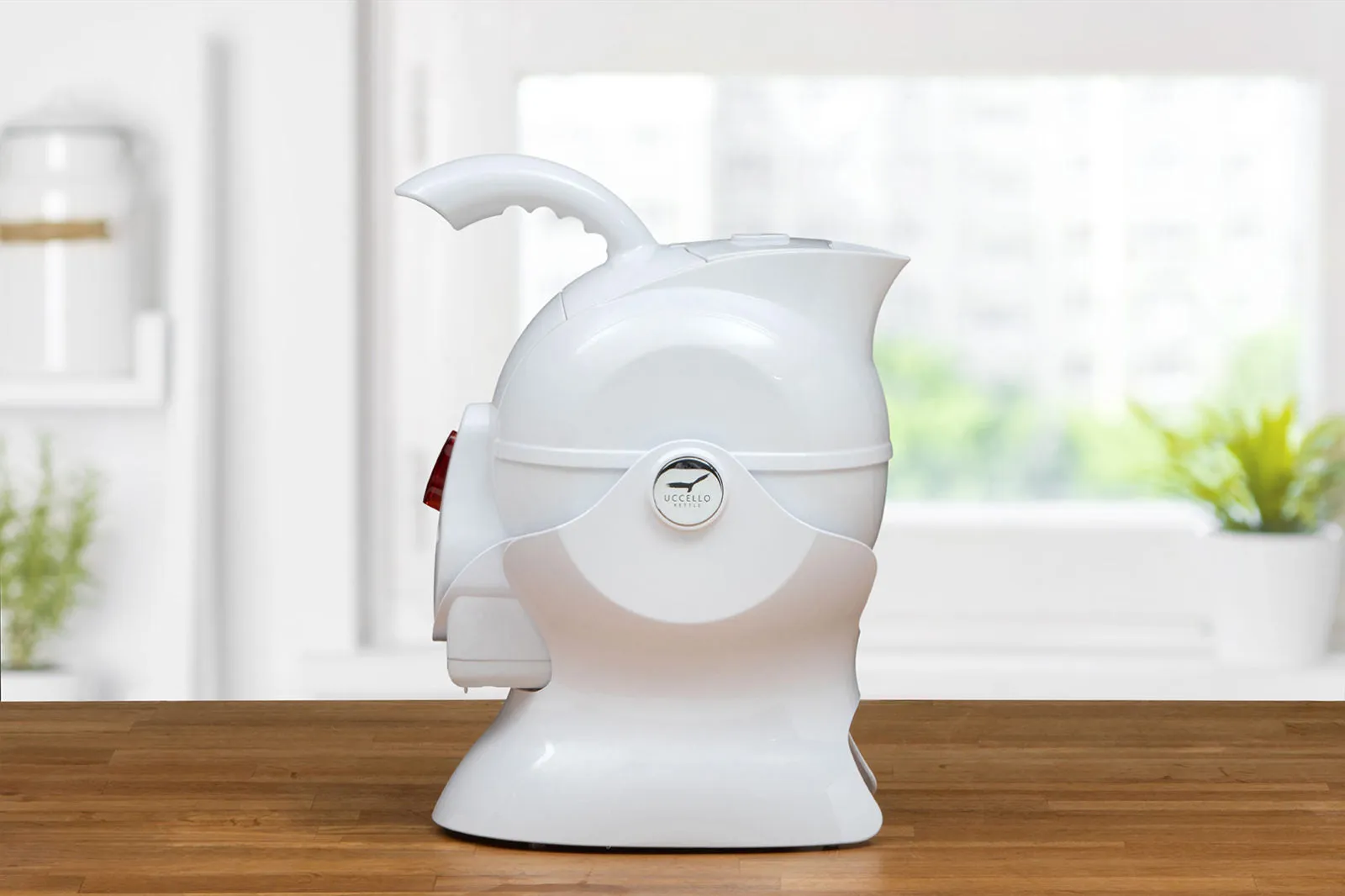 Uccello Kettle – Effortless Pouring. Ergonomic Disability Tipping Aid